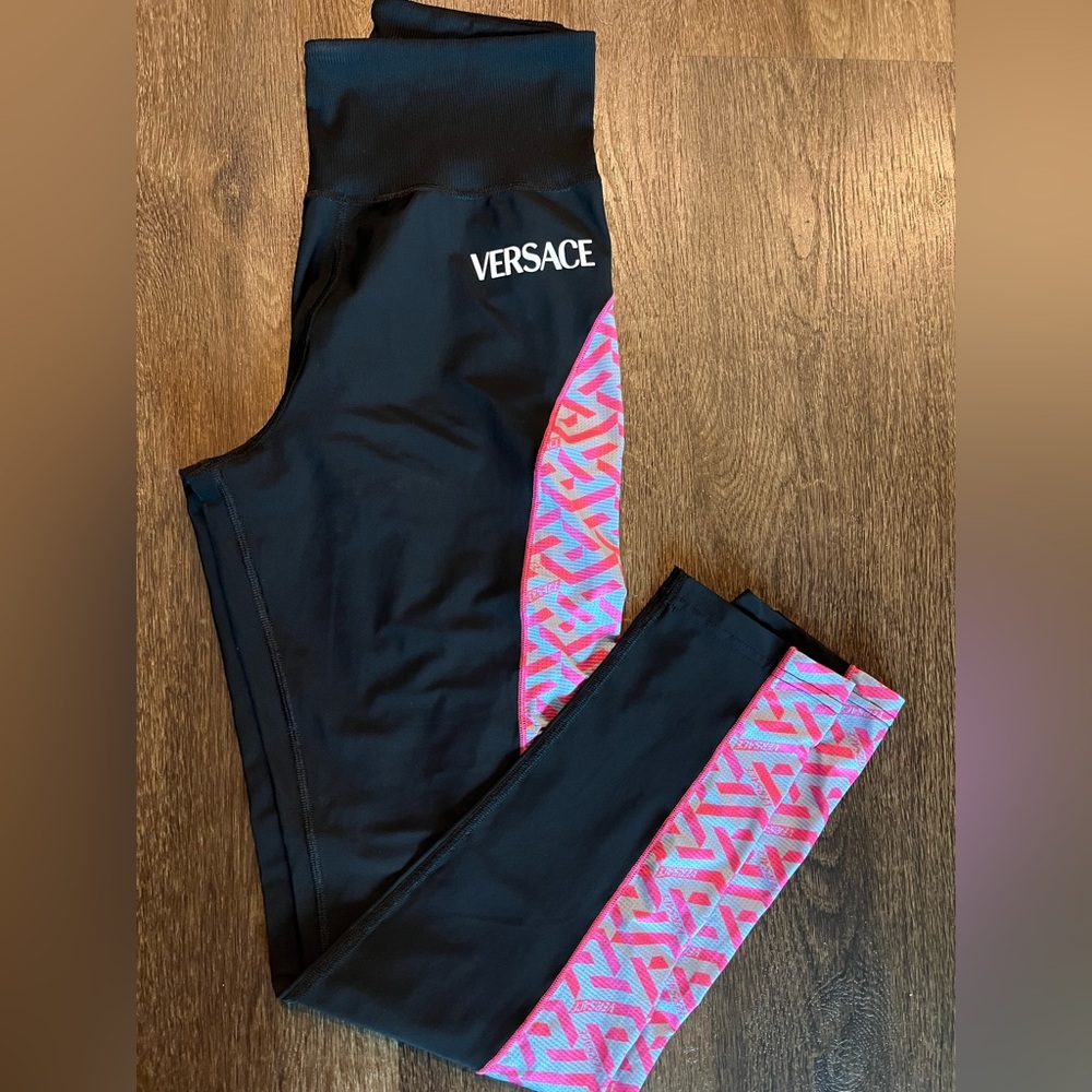 Womens VERSACE Trigreca Zig-Zag
Pink & Gray Leggings